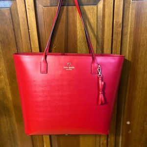 KATE SPADE
Sawyer Street Maxi Leather Tote
